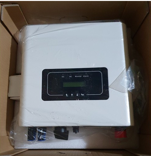 Hình ảnh thực tế mặt trước của inverter Deye 6KW sun-6K-G04